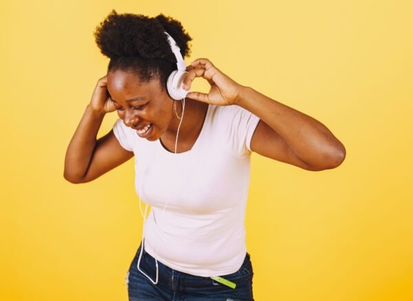 Music - Nosa Wellness World Impacts of positive music: 4 reasons to listen to music.